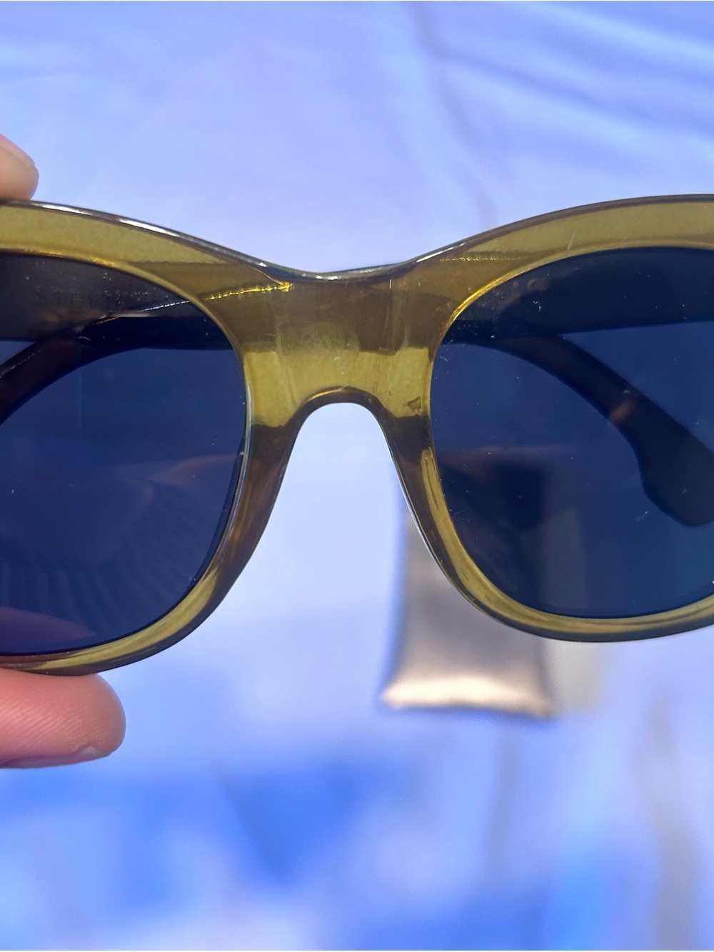 I-Sea Women's Transparent Olive Stevie Sunglasses with Case - Picture 6 of 7